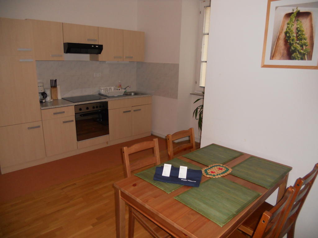 Guba Apartment Maribor Center Room photo